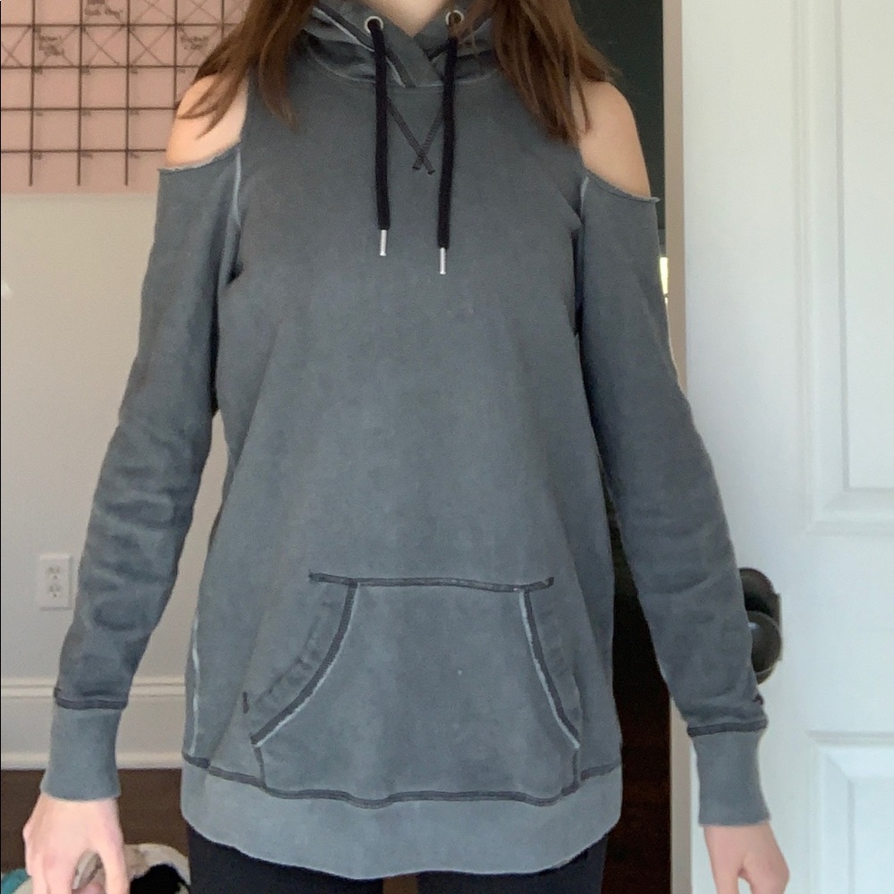 Shoulder less hoodie! <3